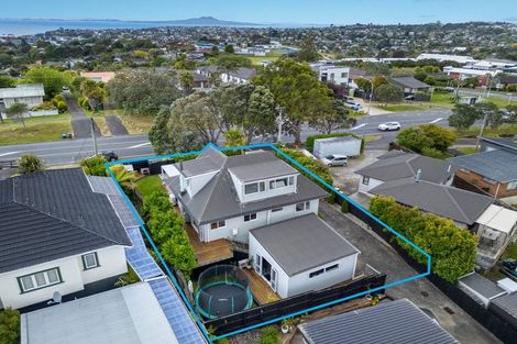 Photo of property in 904 East Coast Road, Northcross, Auckland, 0630