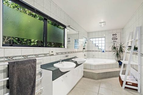 Photo of property in 62 Stanmore Bay Road, Stanmore Bay, Whangaparaoa, 0932