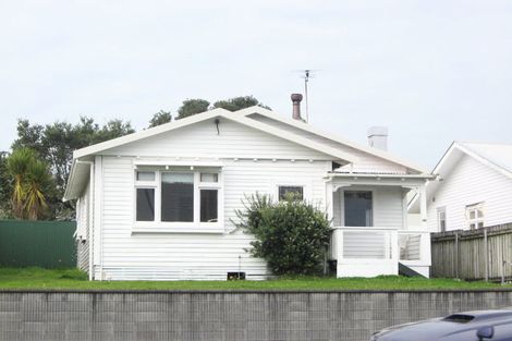 Photo of property in 146 Molesworth Street, New Plymouth, 4312