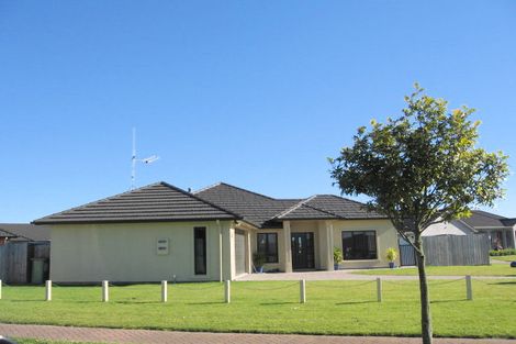 Photo of property in 38 Nielsen Gardens, Rototuna, Hamilton, 3210