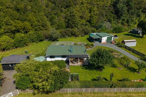 Photo of property in Ruatiti Cottage, 1693 Ruatiti Road, Ruatiti, Raetihi, 4696