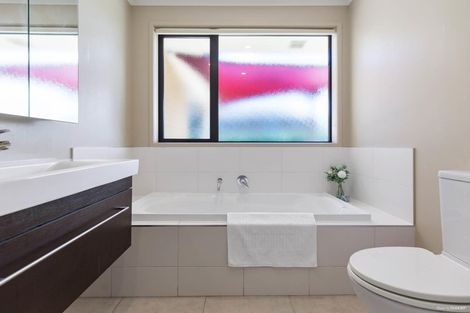 Photo of property in 3 Ohau Court, Fairview Heights, Auckland, 0632