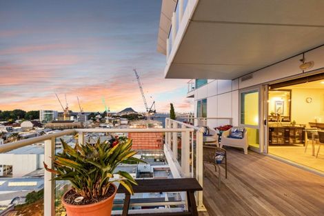 Photo of property in 15/72a Devonport Road, Tauranga, 3110