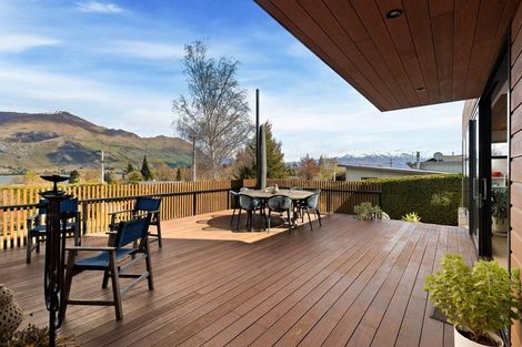 Photo of property in 75 Beacon Point Road, Wanaka, 9305