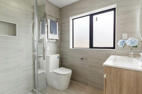 Photo of property in 3/7 Alston Avenue, Kelston, Auckland, 0602