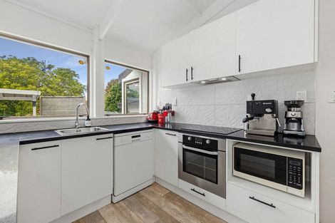 Photo of property in 11 Foyle Place, Glendene, Auckland, 0602