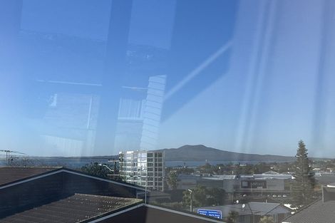 Photo of property in 1/26 East Coast Road, Milford, Auckland, 0620