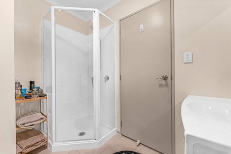 Photo of property in 4 Fairford Avenue, Henderson, Auckland, 0612