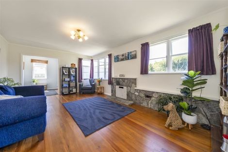 Photo of property in 2 Robertson Street, Elderslea, Upper Hutt, 5018