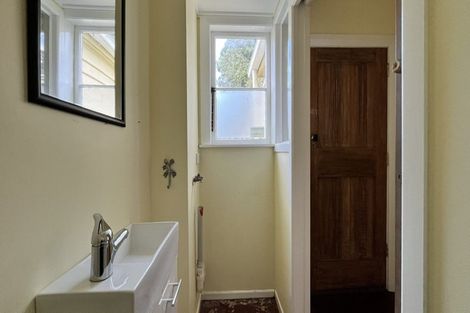 Photo of property in 18 Connolly Avenue, Mount Roskill, Auckland, 1041