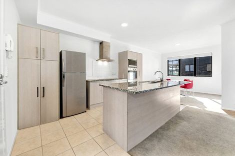 Photo of property in 10/11 Carlos Drive, Flat Bush, Auckland, 2016