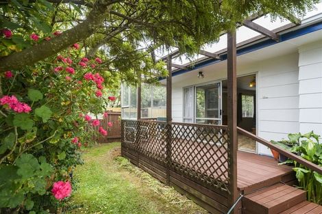 Photo of property in 5 Hillcrest Drive, Kelvin Grove, Palmerston North, 4414