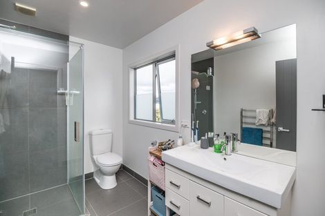 Photo of property in 104 Navigation Drive, Whitby, Porirua, 5024