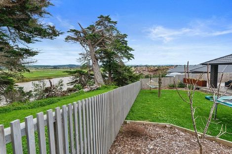 Photo of property in 19 Kawariki Road, Helensville, 0800