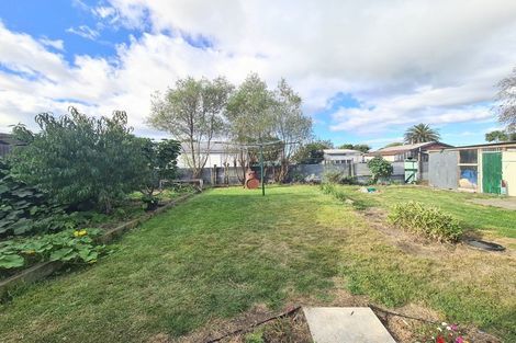 Photo of property in 13 Beach Street, Tangimoana, 4822