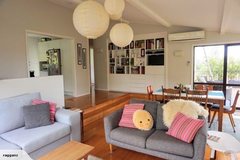 Photo of property in 10 Viking Avenue, Hillsborough, Auckland, 1042