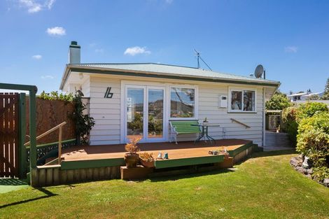 Photo of property in 16 Mana View Road, Paremata, Porirua, 5026