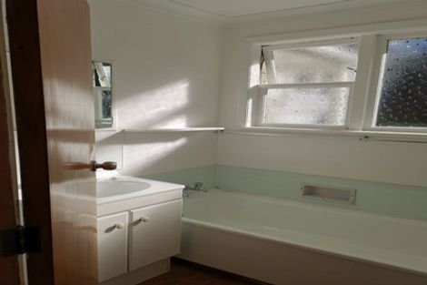 Photo of property in 5 Walnut Way, Maungaraki, Lower Hutt, 5010