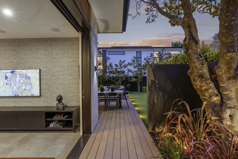 Photo of property in 2/28 Jeffreys Road, Fendalton, Christchurch, 8052