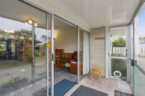 Photo of property in 18 Rewarewa Crescent, Waikanae, 5036