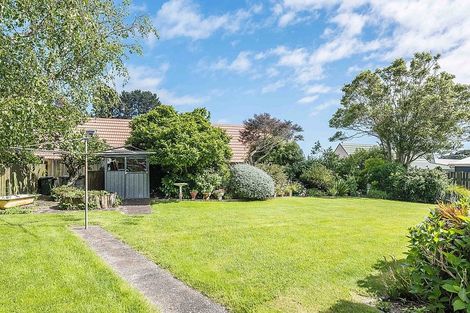Photo of property in 22 Kaitawa Crescent, Paraparaumu, 5032