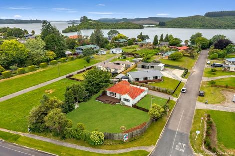 Photo of property in 1 Ngareta Road, Mourea, Rotorua, 3074