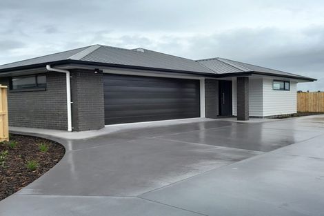 Photo of property in 112 Kaurinui Crescent, One Tree Point, 0118