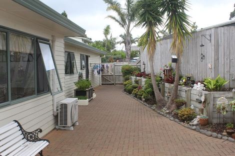 Photo of property in 2/15 Manuka Road, Bayview, Auckland, 0629