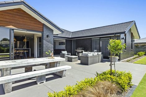 Photo of property in 8 Tikorangi Road East, Tikorangi, 4383