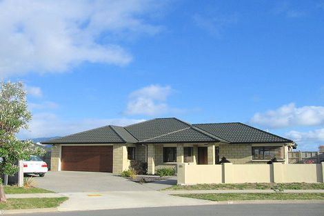 Photo of property in 65 Quadrant Heights, Paraparaumu, 5032