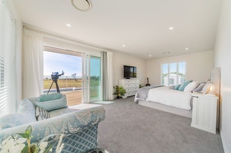 Photo of property in 87 Rutherford Drive, Waikanae Beach, Waikanae, 5036