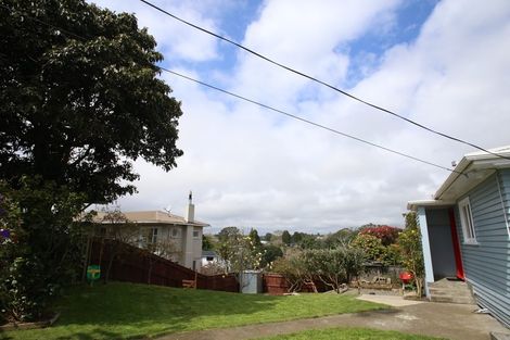 Photo of property in 13 York Crescent, Westown, New Plymouth, 4310