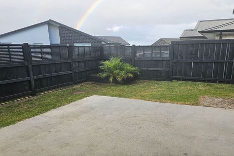 Photo of property in 55 Kotiate Street, Papamoa Beach, Papamoa, 3118