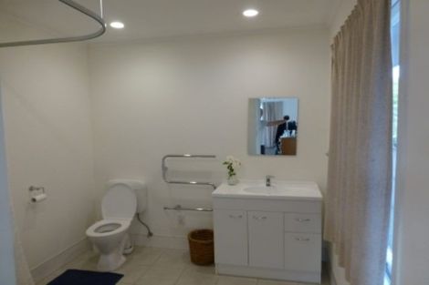 Photo of property in 2 Creamer Avenue, Belmont, Auckland, 0622