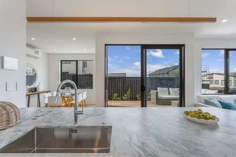 Photo of property in 5 Makumaku Place, Long Bay, Auckland, 0630