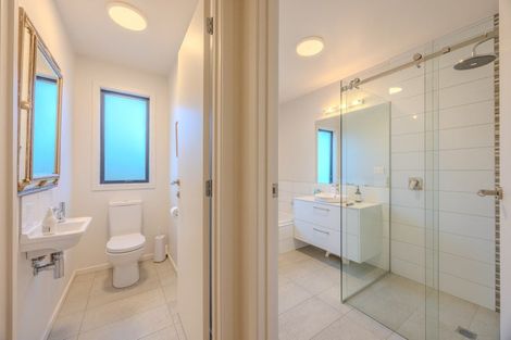 Photo of property in 5 Valley Crescent, Wanaka, 9305