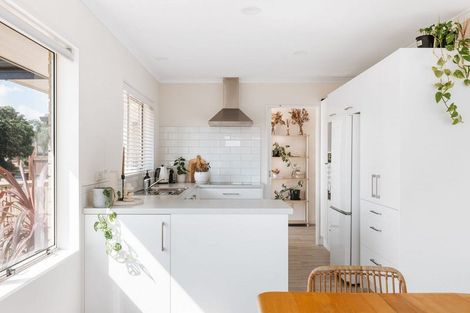 Photo of property in 142 Evans Road, Papamoa Beach, Papamoa, 3118