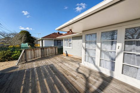 Photo of property in 8 Kiernan Place, Kelston, Auckland, 0602