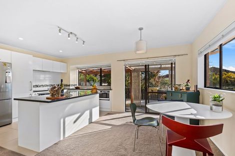 Photo of property in 2/16 Matisse Drive, West Harbour, Auckland, 0618