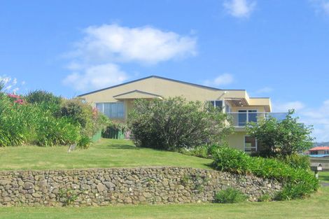 Photo of property in 2 Hanlen Avenue, Waihi Beach, 3611