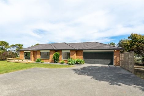 Photo of property in 94 Oaia Road, Muriwai, Waimauku, 0881