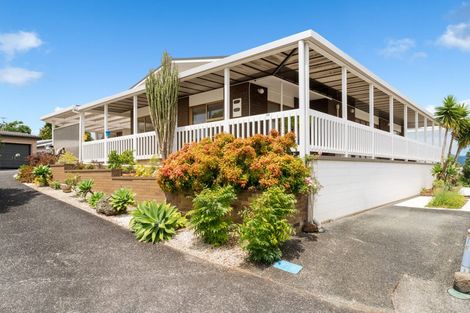 Photo of property in 35d Edmonton Road, Henderson, Auckland, 0612