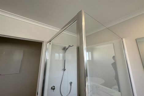 Photo of property in 58 Archibald Road, Kelston, Auckland, 0602