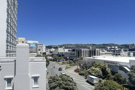 Photo of property in Fountain Court, 8/48 Oriental Parade, Oriental Bay, Wellington, 6011