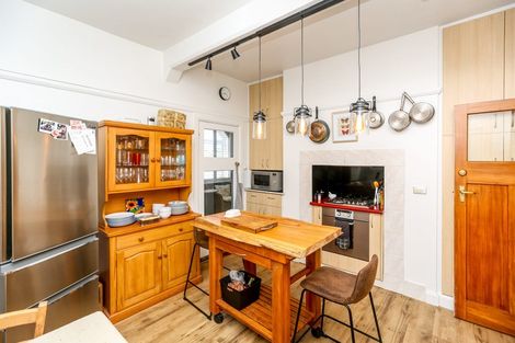 Photo of property in Devonport Apartments, 5/127 Saint Aubyn Street, New Plymouth, 4310