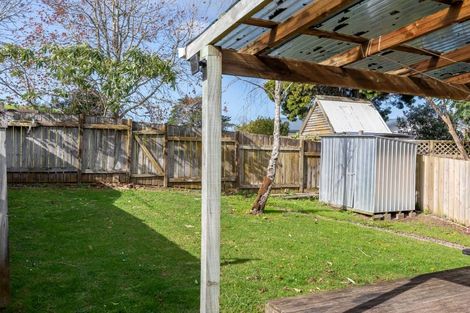 Photo of property in 2/23 Flaunty Place, West Harbour, Auckland, 0618