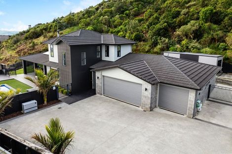Photo of property in 15 Glenorchy Way, Aotea, Porirua, 5024