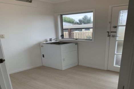 Photo of property in 2/6 Bundena Place, Clendon Park, Auckland, 2103