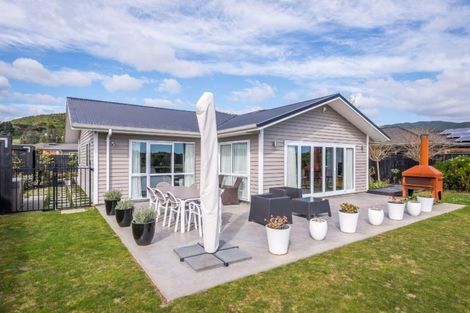 Photo of property in 2 Bluewater Place, Paraparaumu, 5032