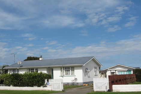 Photo of property in 20 Tongariro Street, Castlecliff, Whanganui, 4501